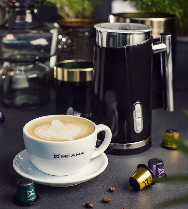Elektrisk mælkeopsummer med mulighed for varm og kold skum til cappuccino og latte macchiato