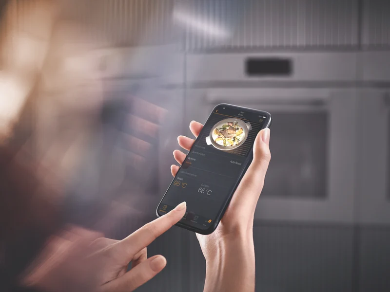Miele 90cm Pyrolytic Oven with Moisture Plus, Crisp Function and Integrated Camera CleanSteel