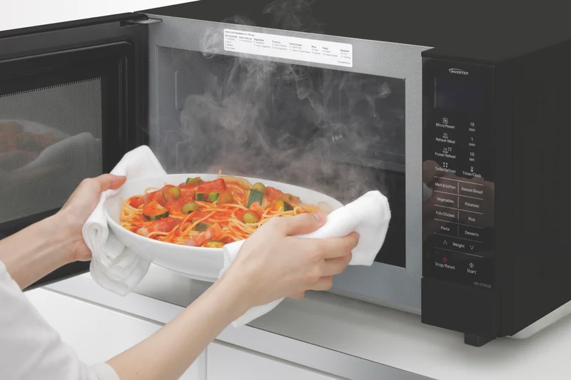 Panasonic 27L 1000W Flatbed Microwave Black