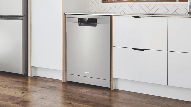Haier 500 Series Freestanding Dishwasher Satina