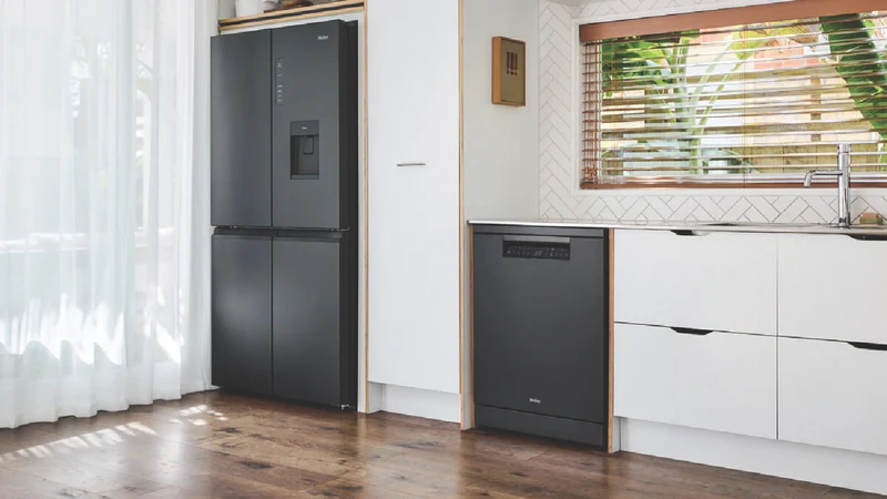 Haier 600 Series Freestanding Dishwasher, Steam, Black