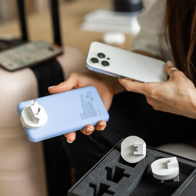 5-i-1 Powerbank 10.000 mAh - Reiselader med USB-C, Lightning, Qi og adaptere (2 stk.)