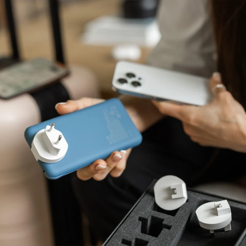 5-i-1 Powerbank 10.000 mAh - Reiselader med USB-C, Lightning, Qi og adaptere (2 stk.)