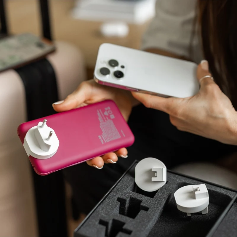 5-i-1 Powerbank 10.000 mAh - Reiselader med USB-C, Lightning, Qi og adaptere (2 stk.)
