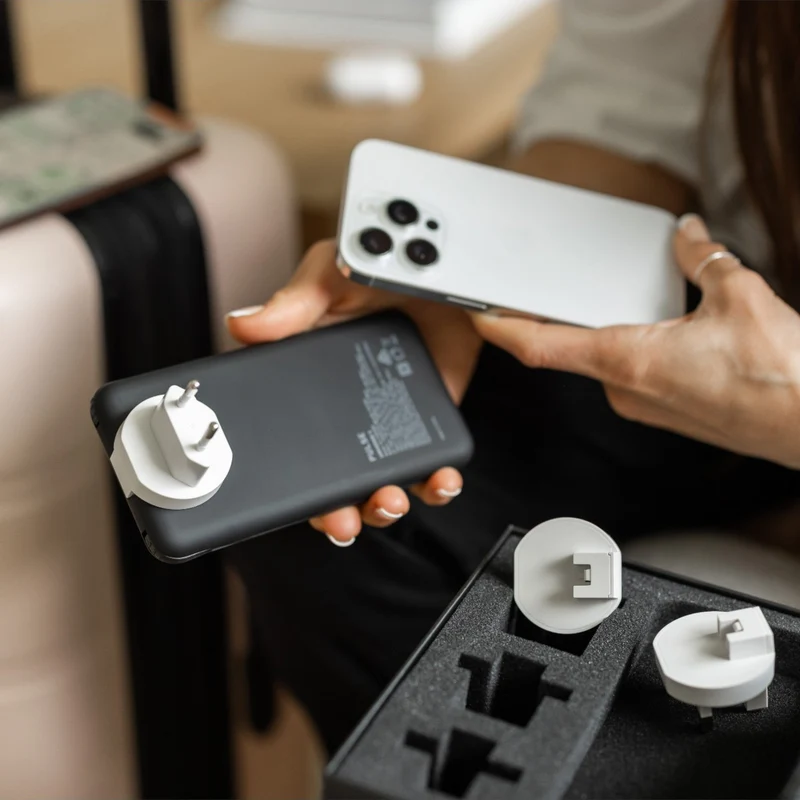 5-i-1 Powerbank 10.000 mAh - Reiselader med USB-C, Lightning, Qi og adaptere (2 stk.)