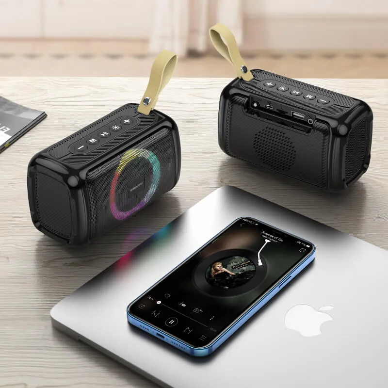 Bærbar 10W Bluetooth højttaler med RGB-lys og IPX6, op til 8 timers batteri
