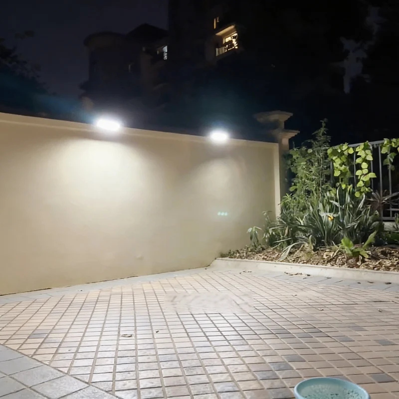 Solcelle Udendørslampe med 270° Bevægelser | 3 Justerbare LED-hoveder | Fjernbetjening & IP65 Vandafvisende