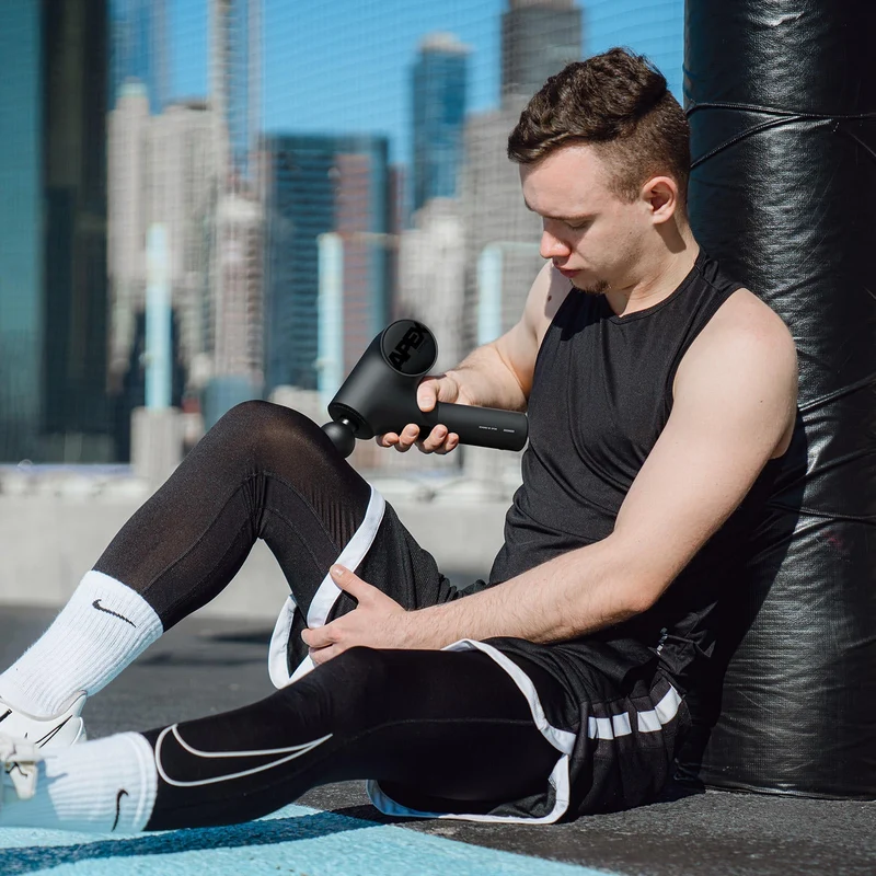 Muskelmassager til sport og fitness | Håndholdt massagepistol med 45°-greb og 14,5 mm amplitude