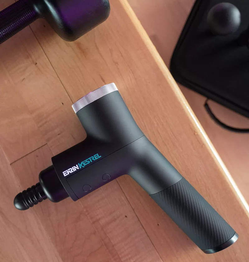 Perkussionsmassageapparat med 13 mm amplitude og 5 hastigheder