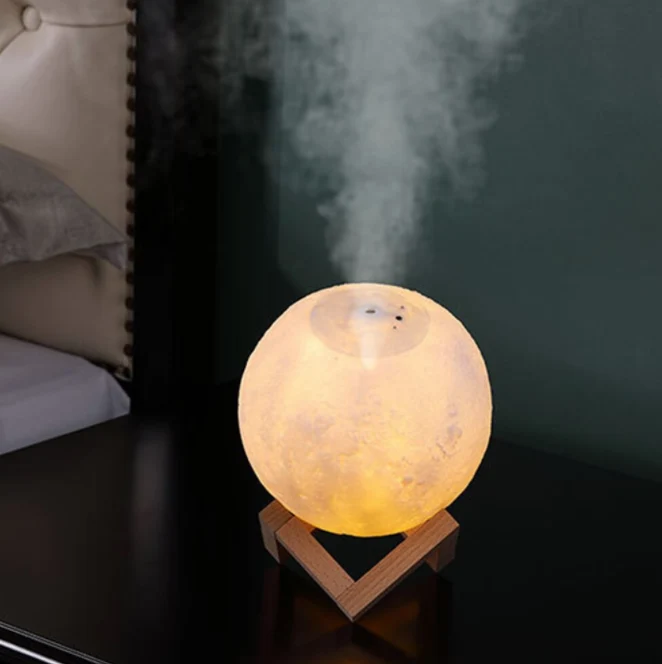 2-i-1 Aroma Diffuser og Natlampe med 880 ml Vandtank og Tre Lystilstande