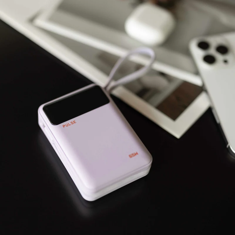 20.000 mAh Powerbank med 65W Power Delivery og indbygget USB-C-kabel til bærbar, tablet og smartphone