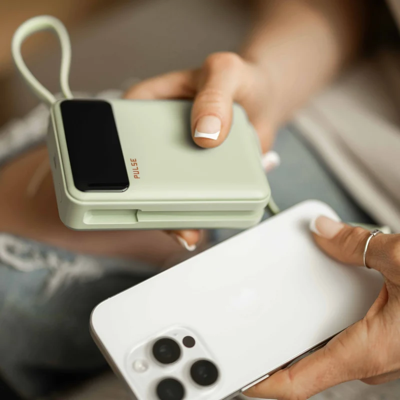 20.000 mAh Powerbank med 65W Power Delivery og indbygget USB-C-kabel til bærbar, tablet og smartphone