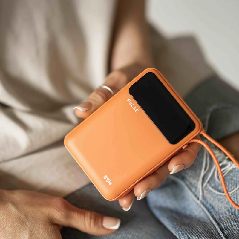 20.000 mAh Powerbank med 65W Power Delivery og indbygget USB-C-kabel til bærbar, tablet og smartphone
