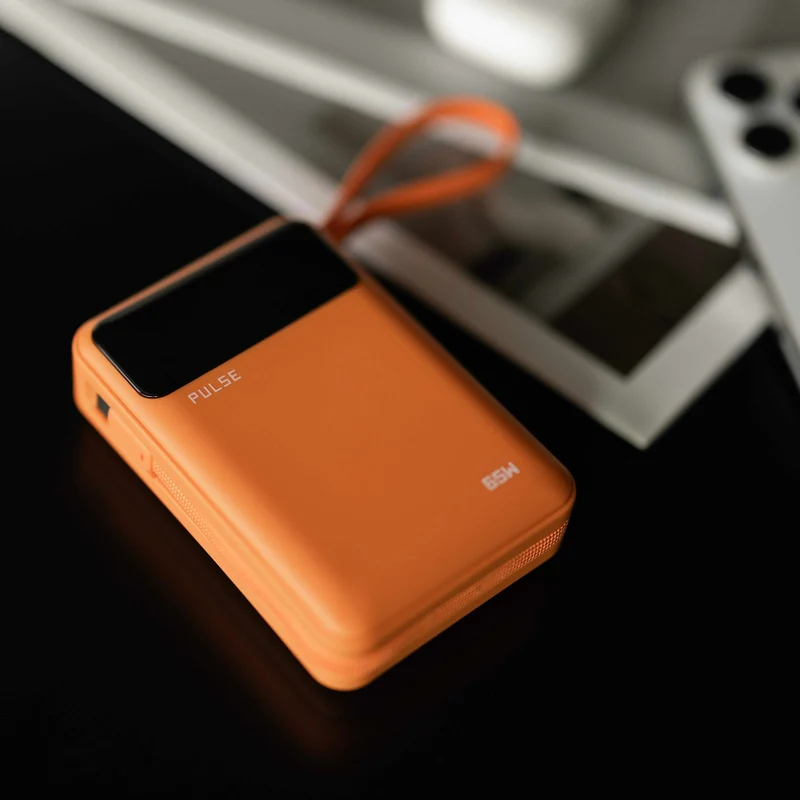 20.000 mAh Powerbank med 65W Power Delivery og indbygget USB-C-kabel til bærbar, tablet og smartphone