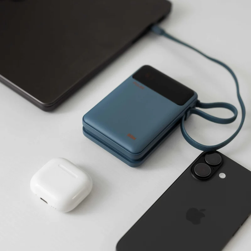 20.000 mAh Powerbank med 65W Power Delivery og indbygget USB-C-kabel til bærbar, tablet og smartphone