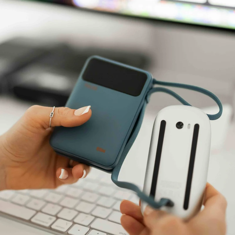 20.000 mAh Powerbank med 65W Power Delivery og indbygget USB-C-kabel til bærbar, tablet og smartphone