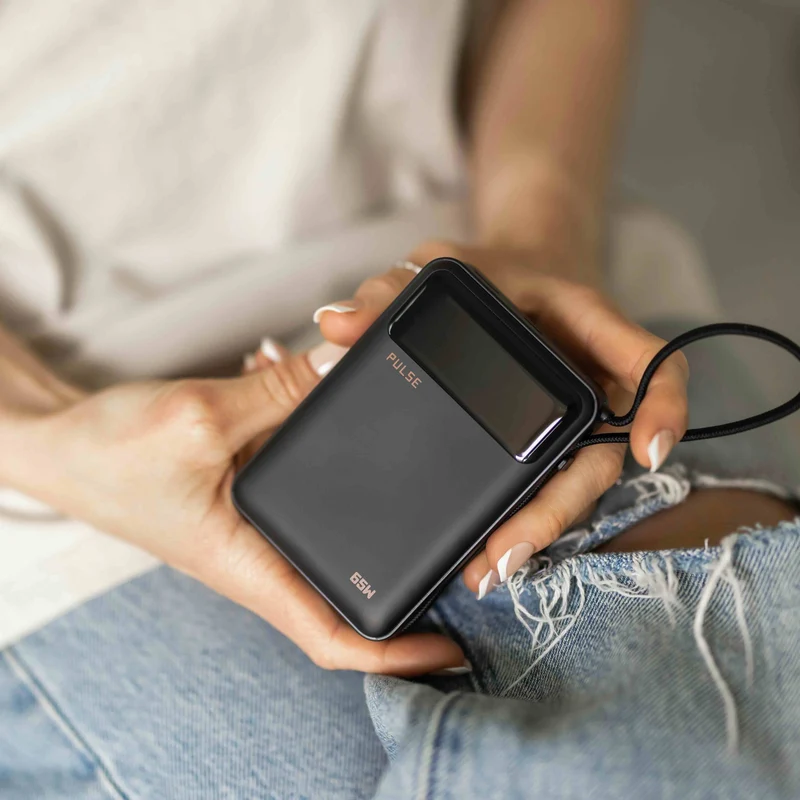 20.000 mAh Powerbank med 65W Power Delivery og indbygget USB-C-kabel til bærbar, tablet og smartphone