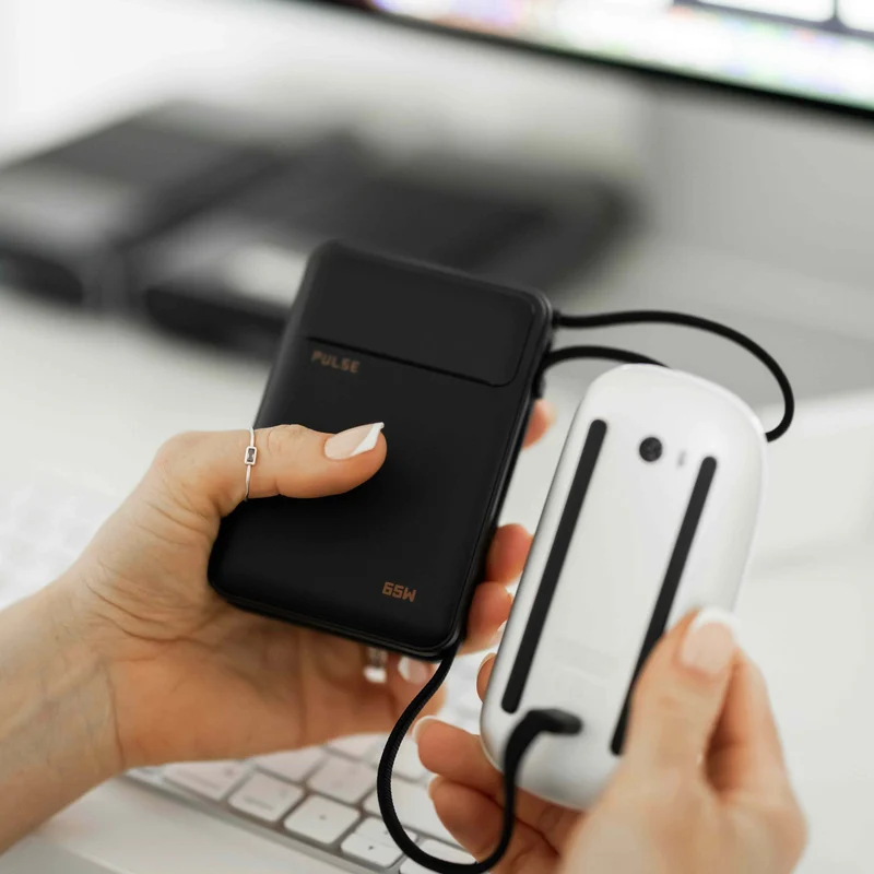 20.000 mAh Powerbank med 65W Power Delivery og indbygget USB-C-kabel til bærbar, tablet og smartphone