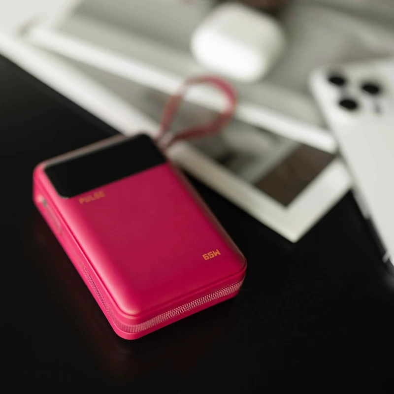 Kompakt 65 W Powerbank til laptop med 20.000 mAh og USB-C-kabel