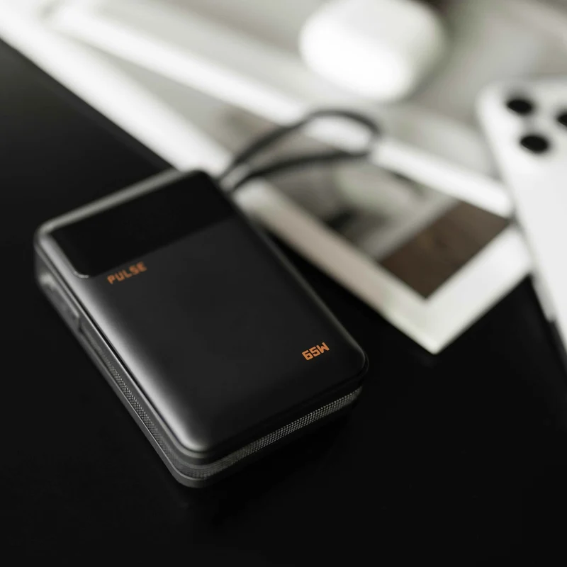 Kompakt 65 W Powerbank til laptop med 20.000 mAh og USB-C-kabel