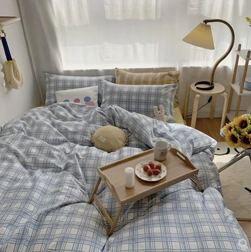 Vikbart frukostbord i bambu – perfekt för sängen