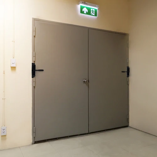 Svart dörrstängare med arm – För dörrar upp till 60 kg