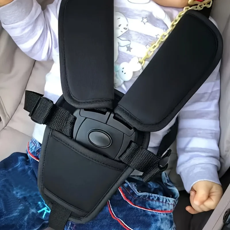 Blødt og åndbart bilsædecover til baby med sikkerhedssele