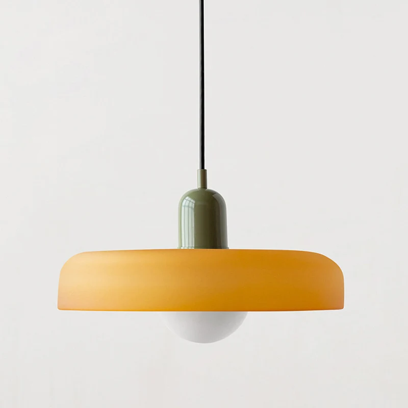Farvet Glas Pendellampe fra Bauhaus