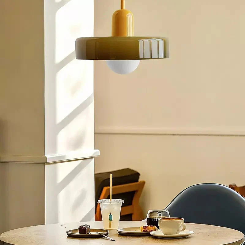 Farvet Glas Pendellampe fra Bauhaus