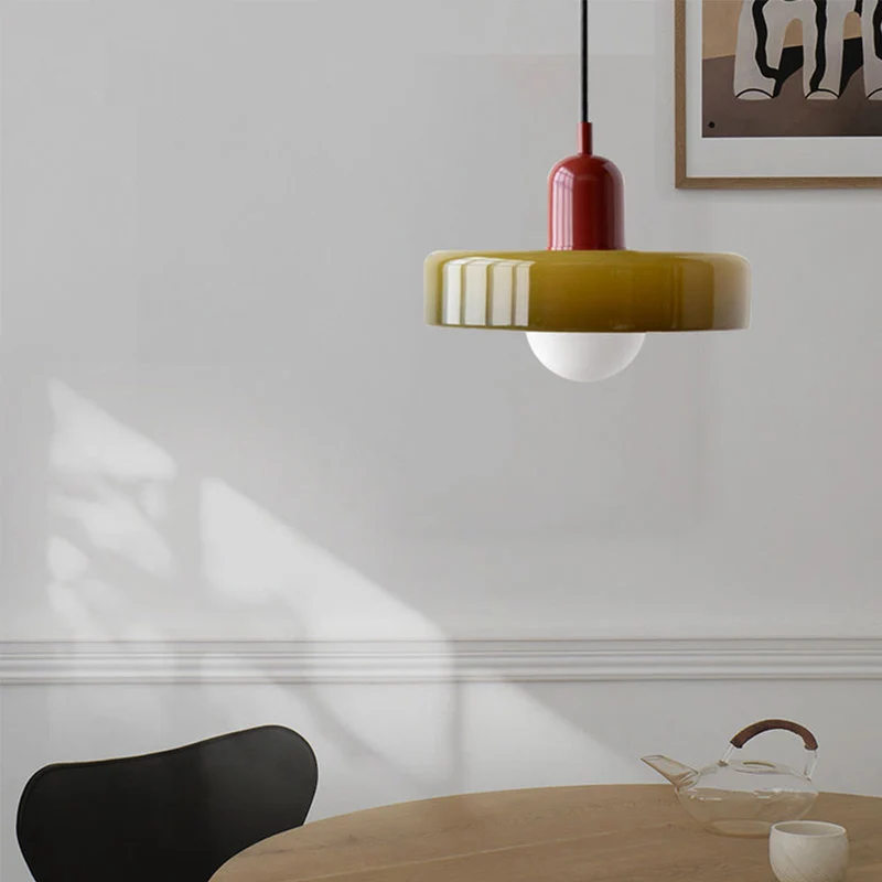 Farvet Glas Pendellampe fra Bauhaus