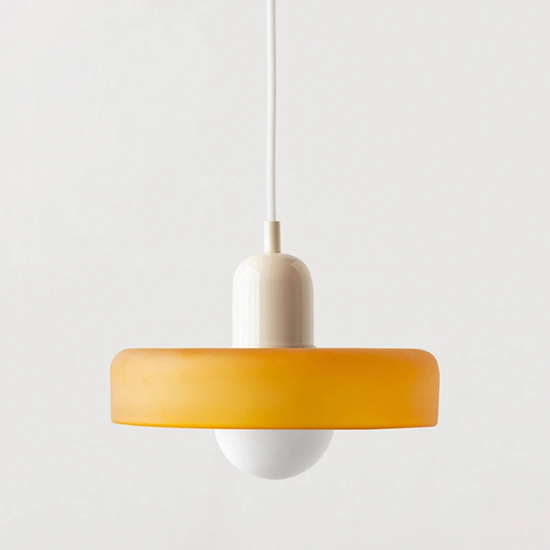Farvet Glas Pendellampe fra Bauhaus