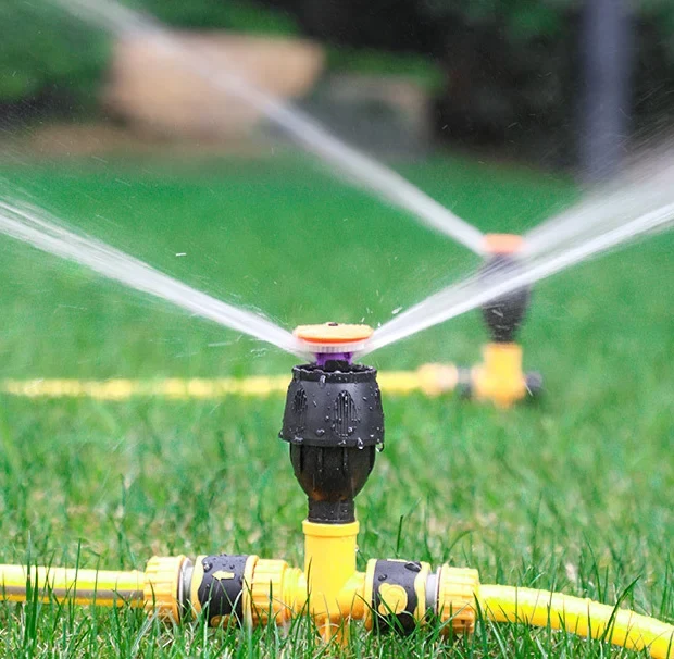 Automatisk vanding med 360° roterende plæne sprinkler – 20 m rækkevidde