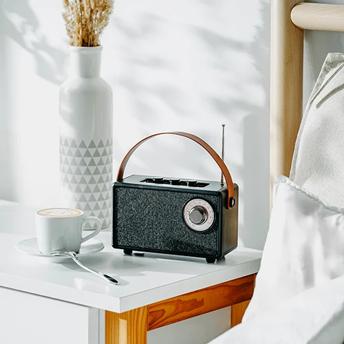 Svart FM-radio med Bluetooth
