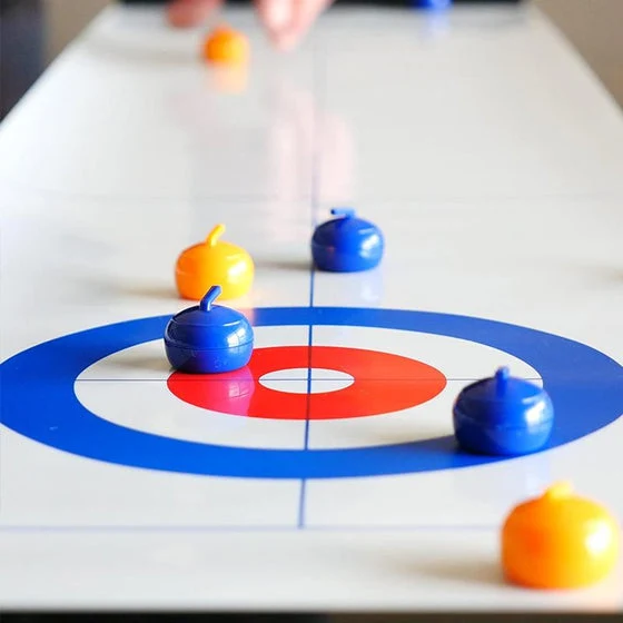 Miniature curling sæt til hjemmet med glidende sten og magnetiske køller