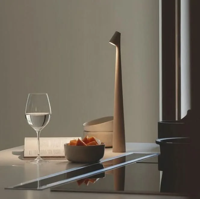 Genopladelig bærbar LED-bordlampe