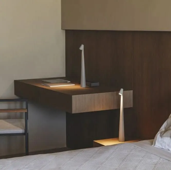 Genopladelig bærbar LED-bordlampe