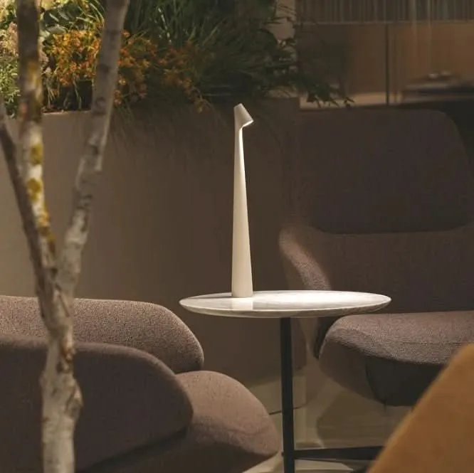 Genopladelig bærbar LED-bordlampe