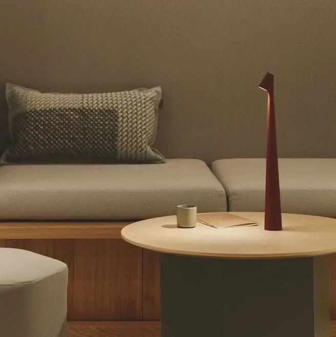 Genopladelig bærbar LED-bordlampe