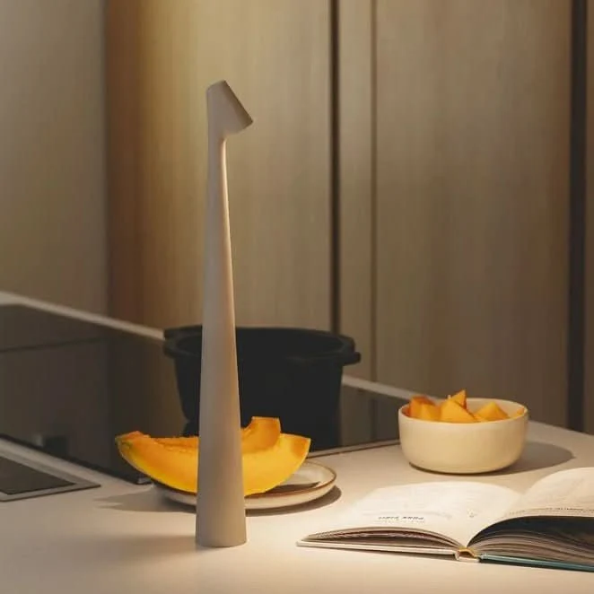 Genopladelig bærbar LED-bordlampe