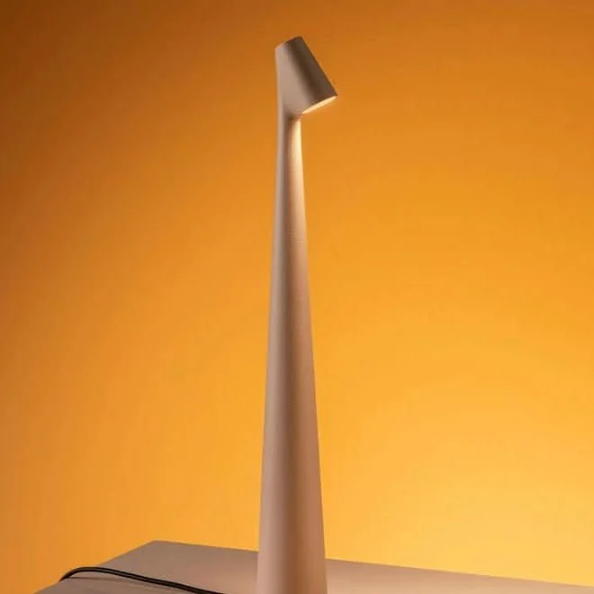 Genopladelig bærbar LED-bordlampe