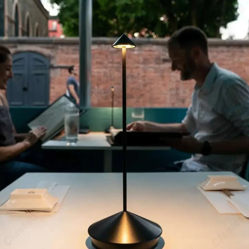 Trådløs LED Bordlampe – Genopladelig, Dæmpbar, Vandtæt, Multifunktionel