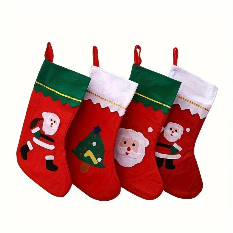 Sæt af julesokker til dekoration ved pejsen med Santa