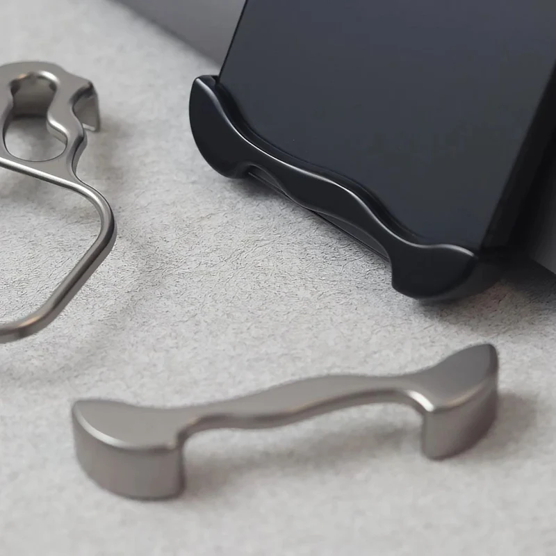 Slanket etui til smartphone med minimalistisk design