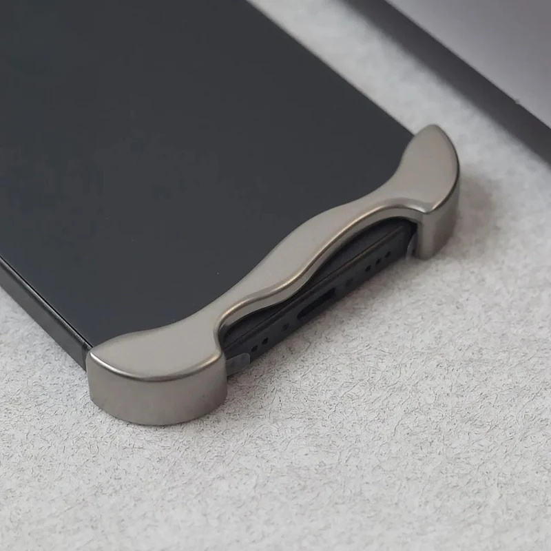 Slanket etui til smartphone med minimalistisk design