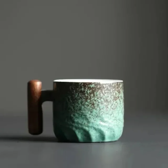 Compact Keramisk Kop – Håndlavet Kaffe- og Te Kop med Tidssvarende Design