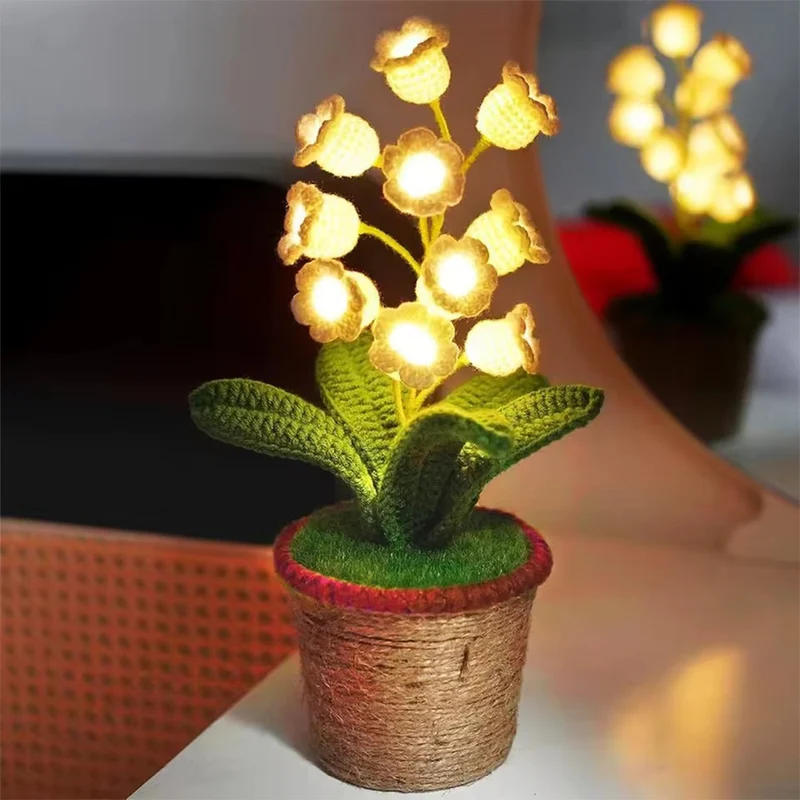 Dekorativ LED Natlampe med Hæklet Blomster – Lily Bloom Bordlampe med Varmt Hvidt Lys til Indendørs Brug