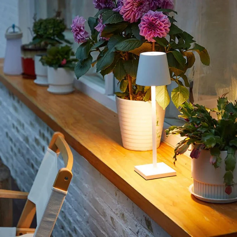 Trådløs og genopladelig LED skrivebordslampe – Dæmpbar til hjem og kontor