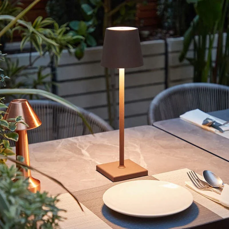 Trådløs og genopladelig LED skrivebordslampe – Dæmpbar til hjem og kontor