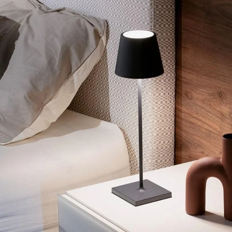 Trådløs og genopladelig LED skrivebordslampe – Dæmpbar til hjem og kontor