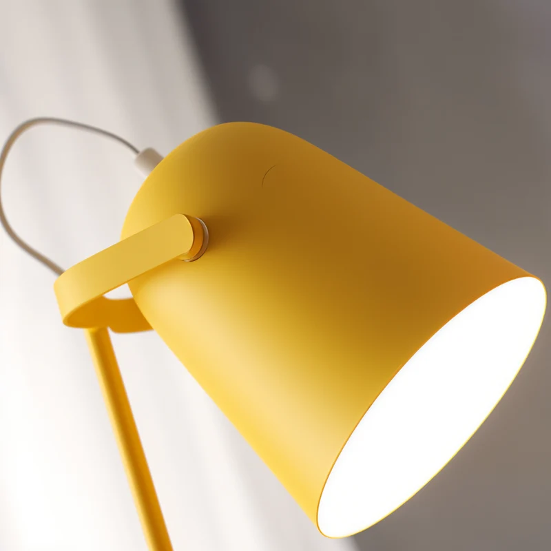 Rotating Table Lamp with Modern Design - Eye-Friendly Lighting Solution